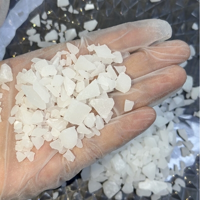 アルミニウム硫酸塩は17%のアルミニウム水処理、水処理の化学薬品の白い粉/粒状を硫酸化する